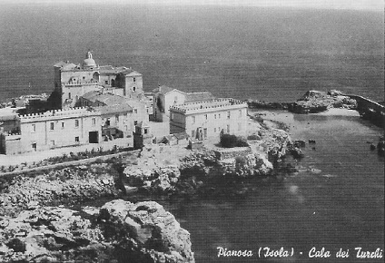 Pianosa - La Cala dei Turchi - il toponimo evoca le frequenti scorrerie dei pirati musulmani