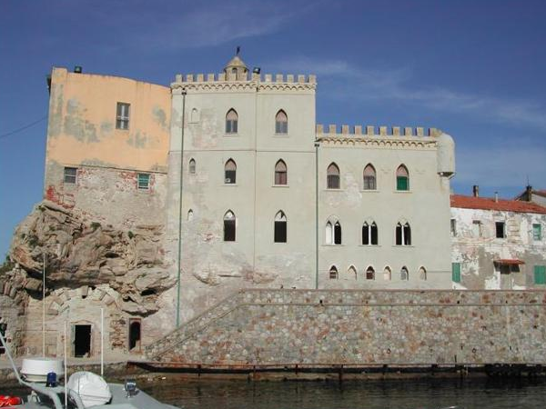 Alcune vedute di Pianosa, l'isola che ha ospitato nel carcere di massima sicurezza i boss della criminalit organizzata