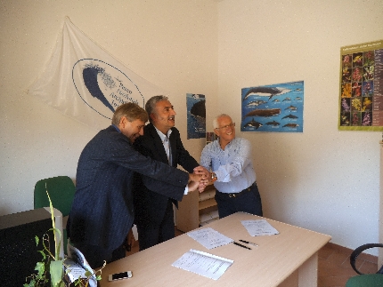 Firma del documento per l'inserimento dei detenuti a Pianosa